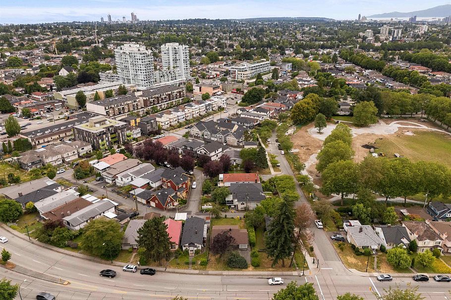 4561 Nanaimo Street Vancouver, BC - 16