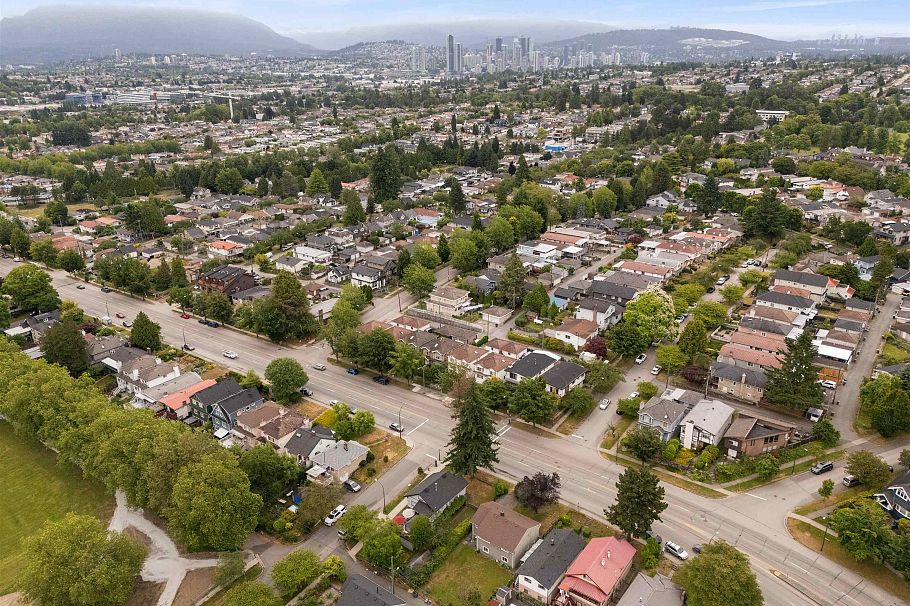 4561 Nanaimo Street Vancouver, BC - 20