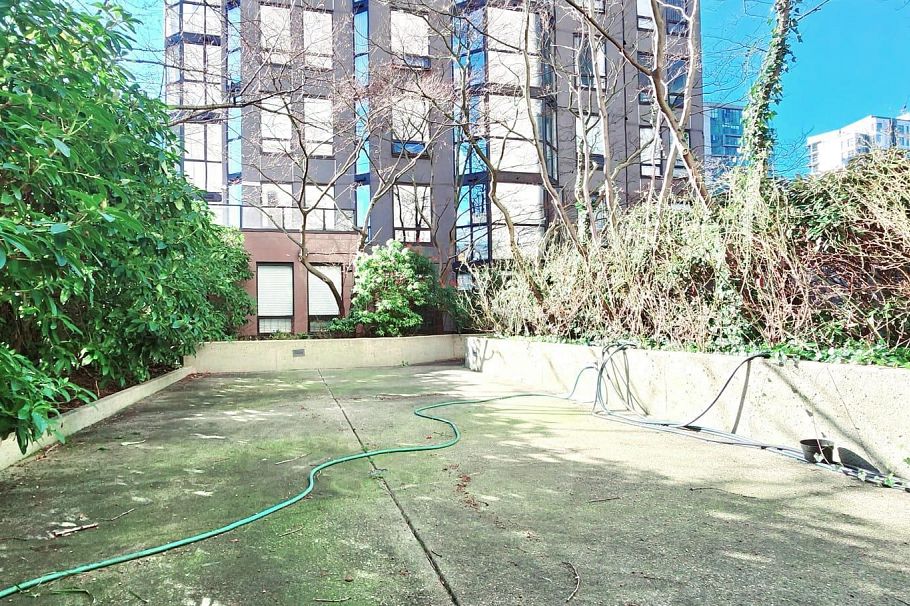 208 811 Helmcken Street Vancouver, BC - 29