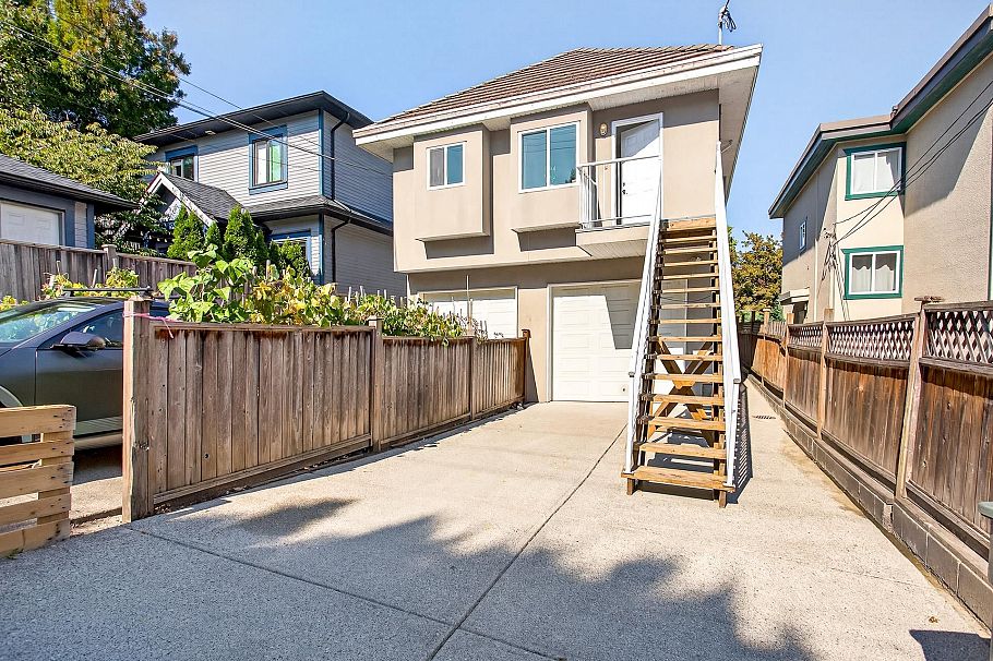 1368 E 7th Avenue Vancouver, BC - 26