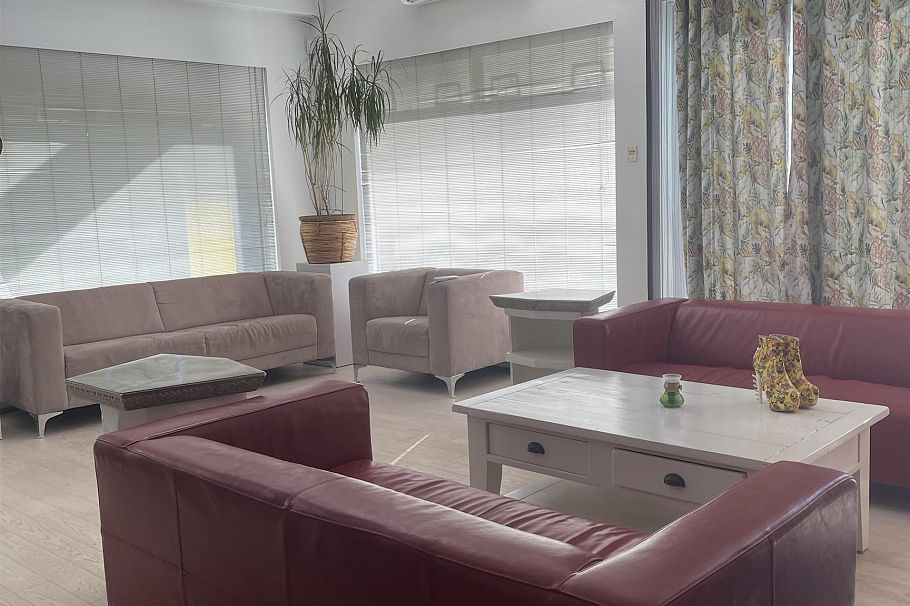 757 W 52nd Avenue Vancouver, BC - 1