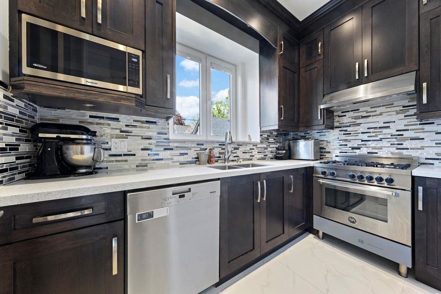 2721 W 14th Avenue Vancouver, BC - 11