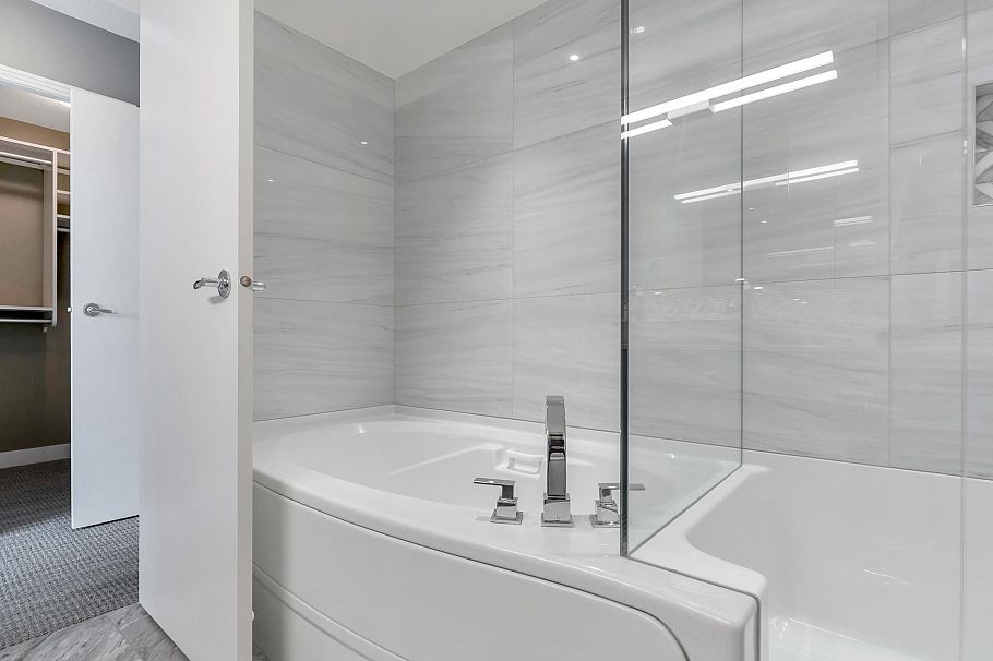 2706 198 Aquarius Mews Vancouver, BC - 23