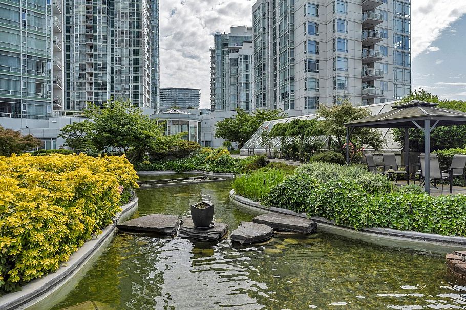 2706 198 Aquarius Mews Vancouver, BC - 35