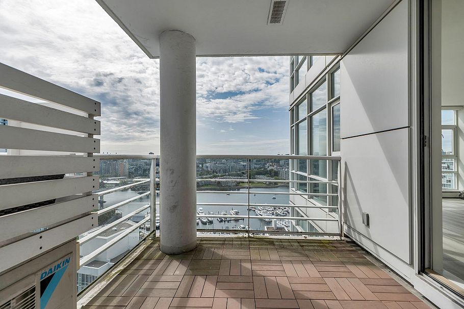 2706 198 Aquarius Mews Vancouver, BC - 18