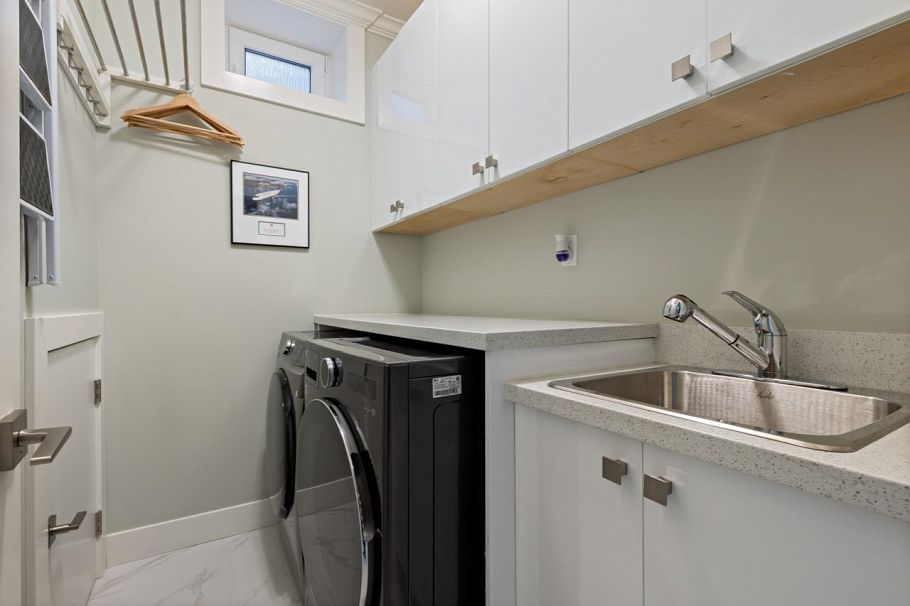 2721 W 14th Avenue Vancouver, BC - 25