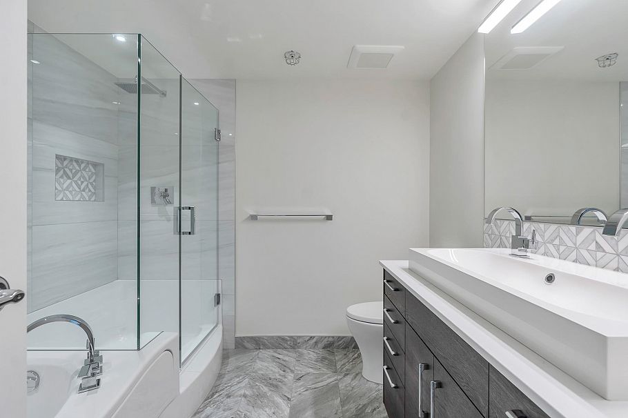 2706 198 Aquarius Mews Vancouver, BC - 21