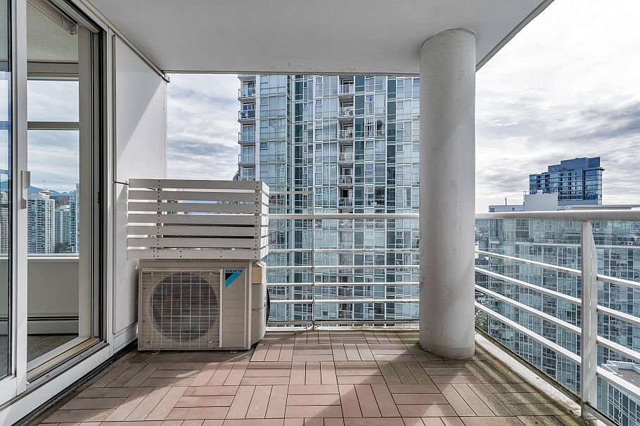 2706 198 Aquarius Mews Vancouver, BC - 17