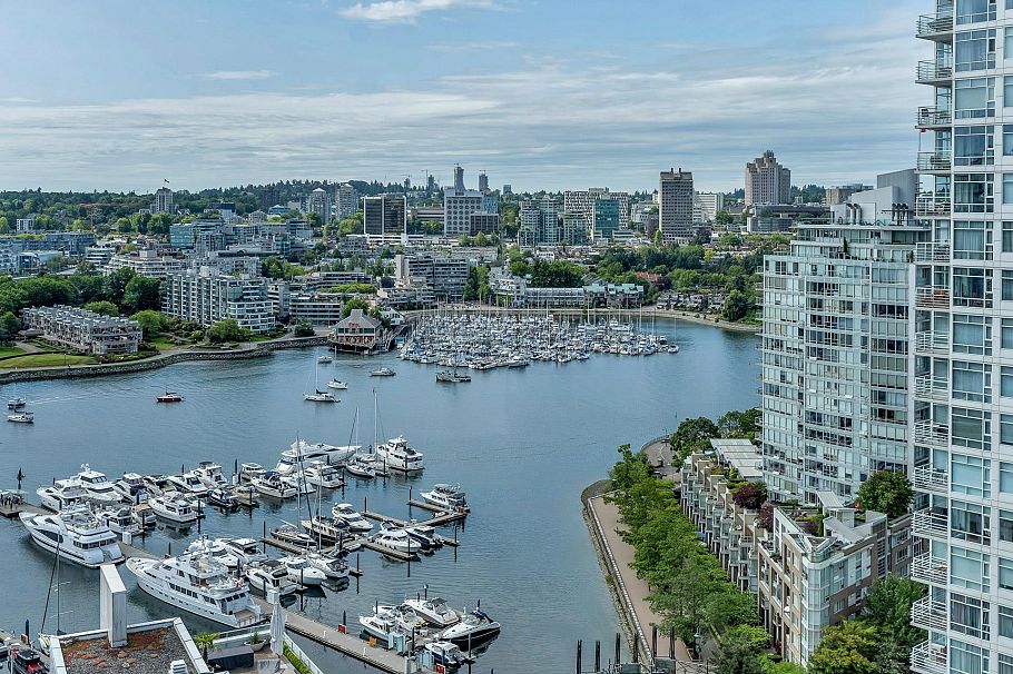 2706 198 Aquarius Mews Vancouver, BC - 2