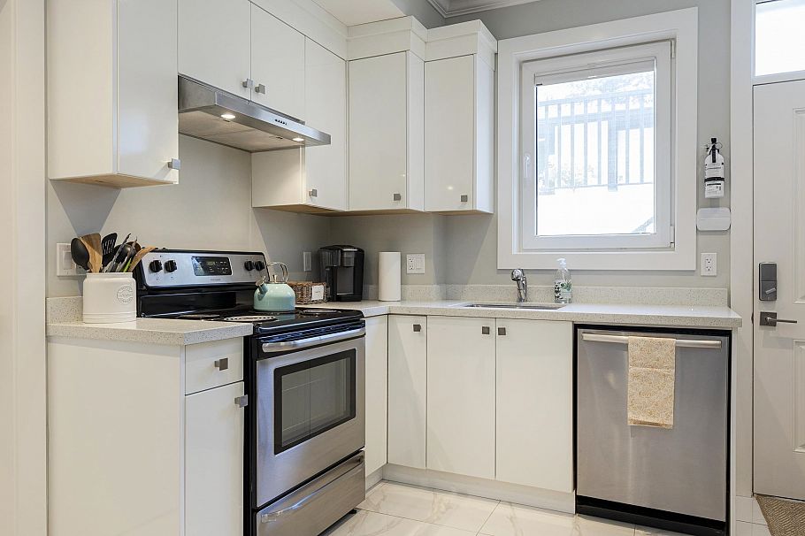 2721 W 14th Avenue Vancouver, BC - 37