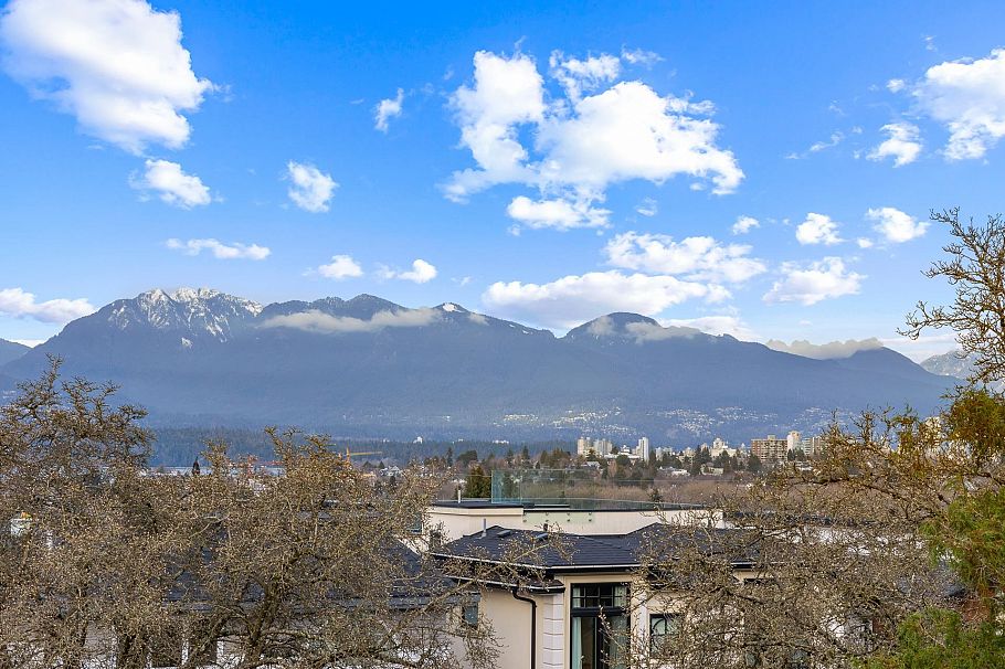 3276 W 21st Avenue Vancouver, BC - 24