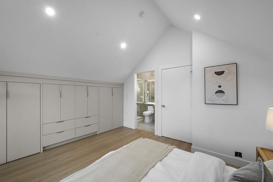 2 2386 E 45th Avenue Vancouver, BC - 16