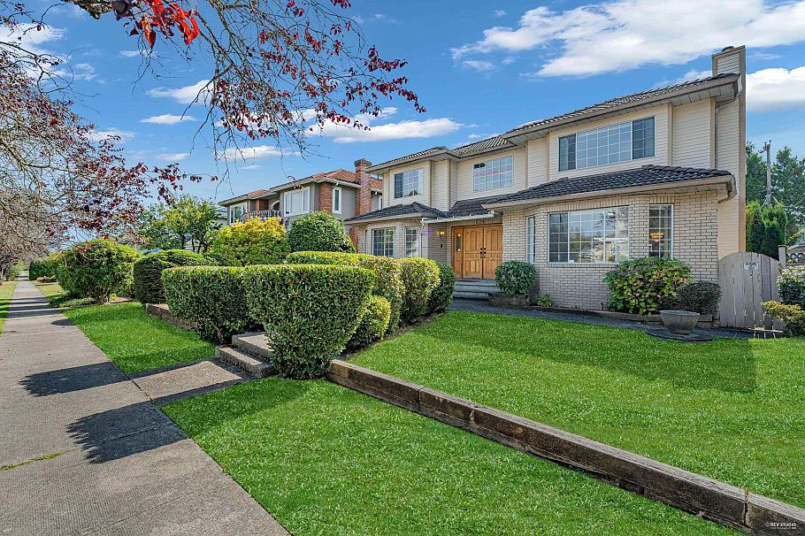 426 W 44th Avenue Vancouver, BC - 2