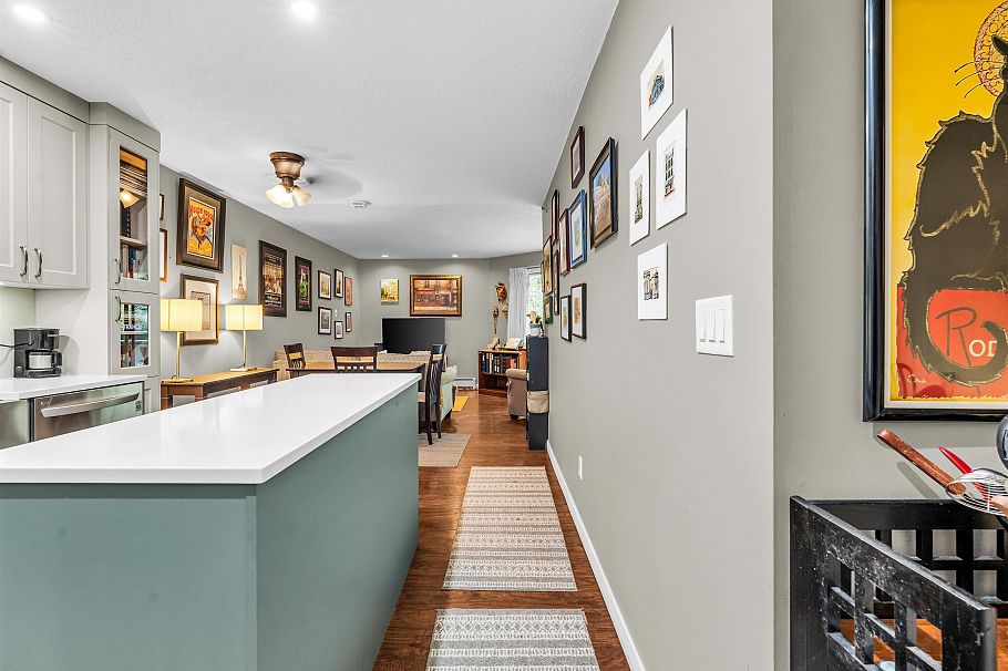 319 1500 Pendrell Street Vancouver, BC - 4