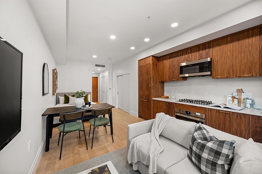 111 2550 Garden Drive Vancouver, BC - 6