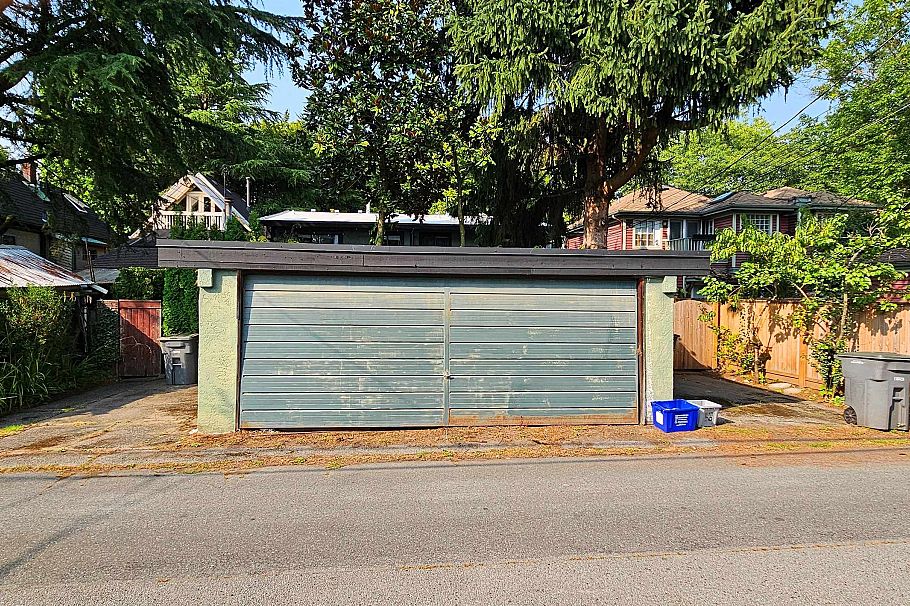 2214 W 14th Avenue Vancouver, BC - 24