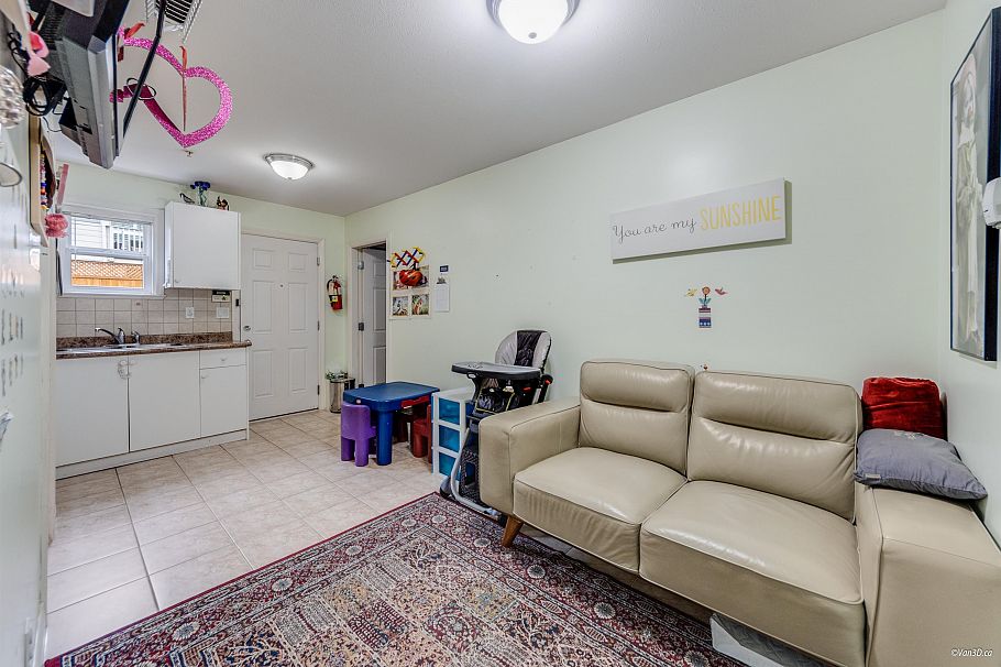 2048 E 1st Avenue Vancouver, BC - 15