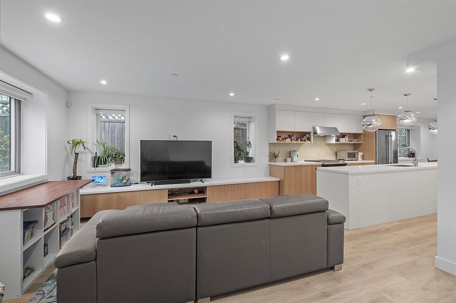 1452 E 20th Avenue Vancouver, BC - 11