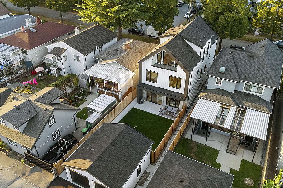 2 2386 E 45th Avenue Vancouver, BC - 20