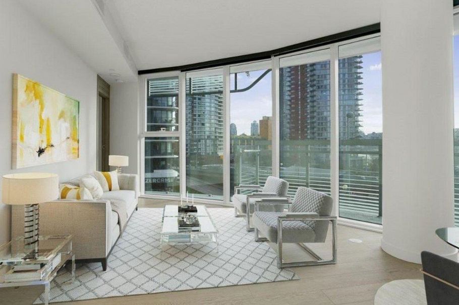 584 87 Nelson Street Vancouver, BC - 2