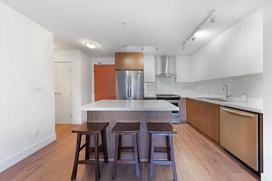 305 3602 Aldercrest Drive North Vancouver, BC - 13