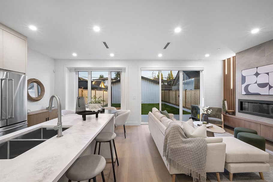 2 2386 E 45th Avenue Vancouver, BC - 7