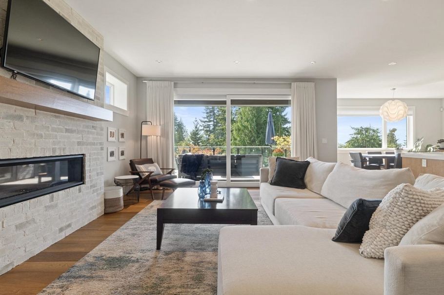 291 Monteray Avenue North Vancouver, BC - 2