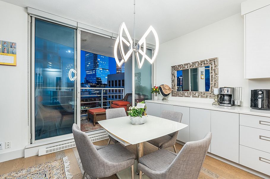 2303 1200 Alberni Street Vancouver, BC - 4