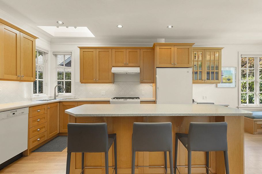 2527 W 37th Avenue Vancouver, BC - 26