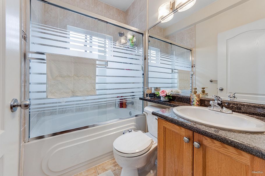 2048 E 1st Avenue Vancouver, BC - 13