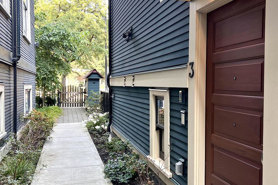 3 1150 Comox Street Vancouver, BC - 4