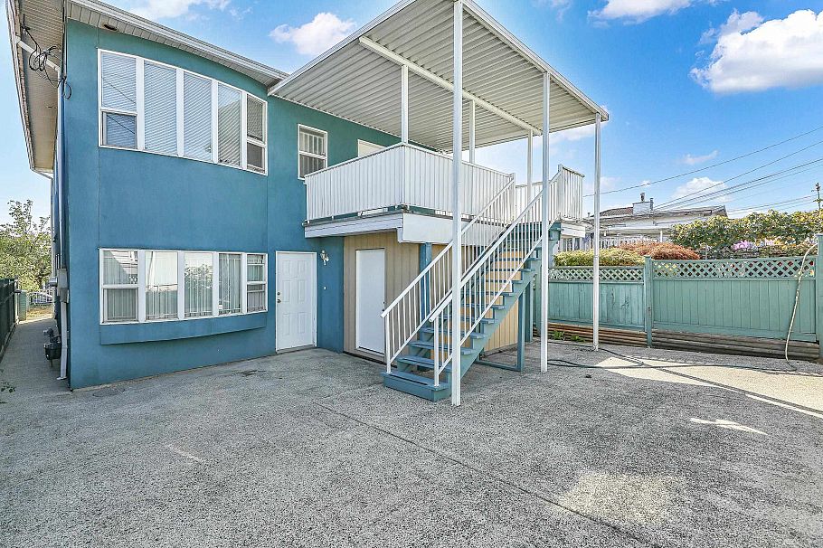 1257 E 60th Avenue Vancouver, BC - 35