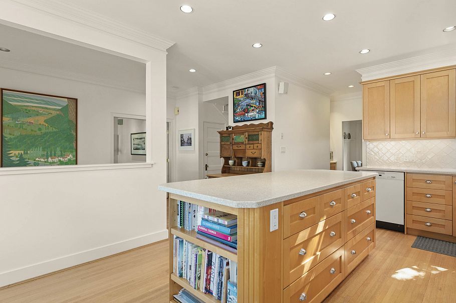 2527 W 37th Avenue Vancouver, BC - 23