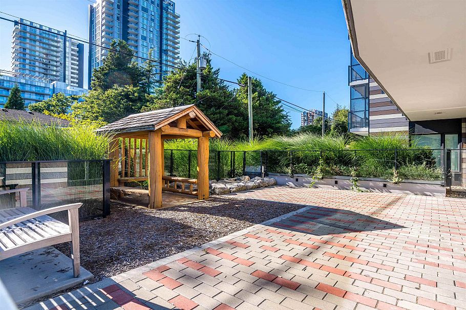 602 477 W 59th Avenue Vancouver, BC - 32