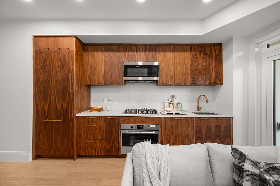 111 2550 Garden Drive Vancouver, BC - 5