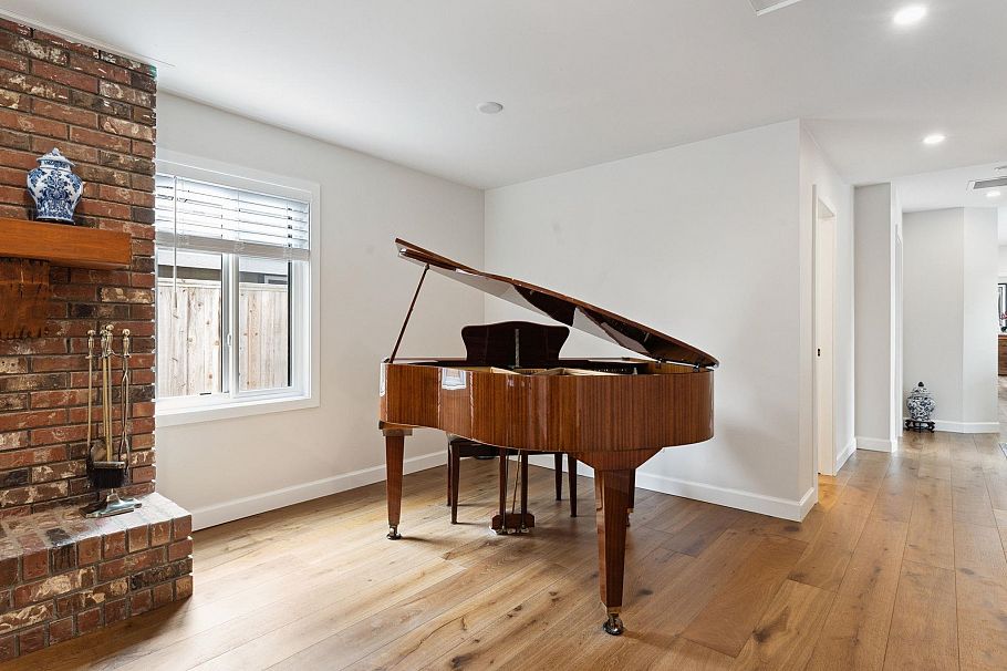 3061 Bewicke Avenue North Vancouver, BC - 32