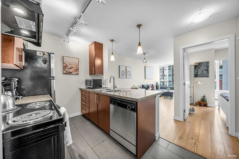 703 58 Keefer Place Vancouver, BC - 2