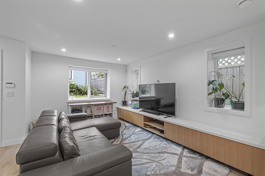 1452 E 20th Avenue Vancouver, BC - 9