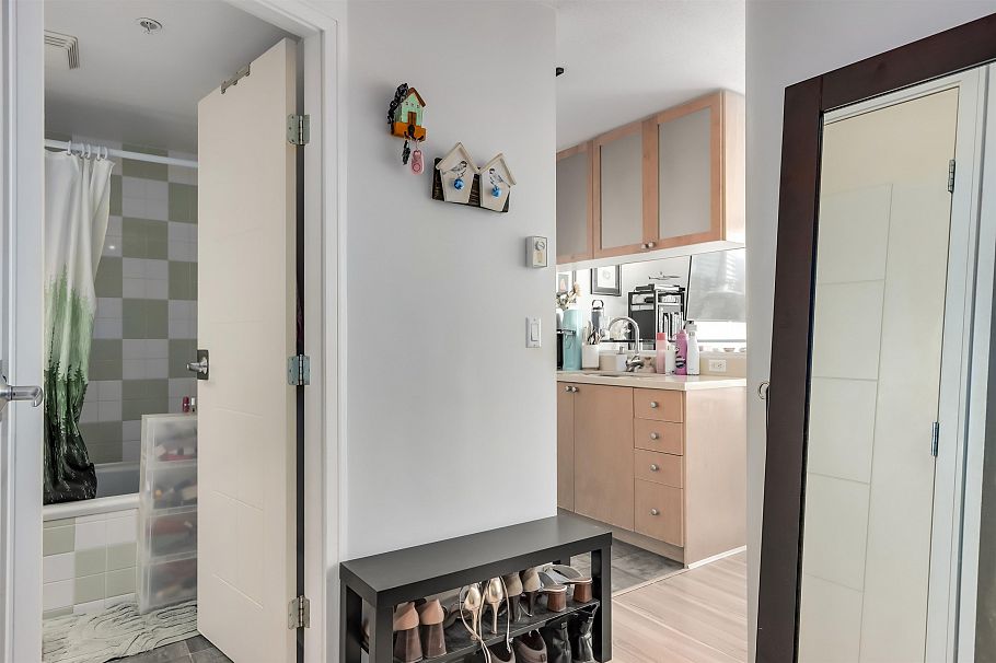 1406 1003 Burnaby Street Vancouver, BC - 2