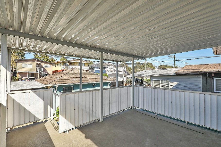 1257 E 60th Avenue Vancouver, BC - 31