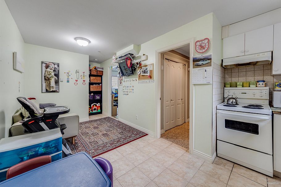 2048 E 1st Avenue Vancouver, BC - 17