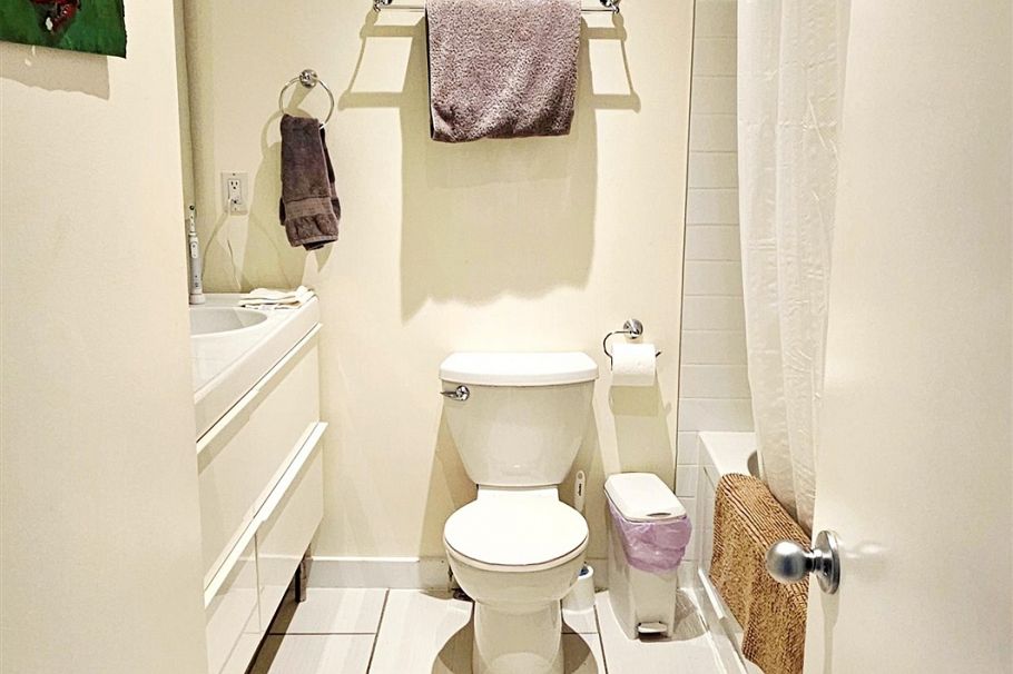 2214 W 14th Avenue Vancouver, BC - 11