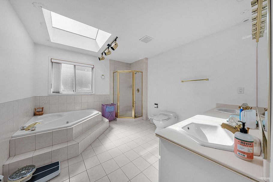 426 W 44th Avenue Vancouver, BC - 32