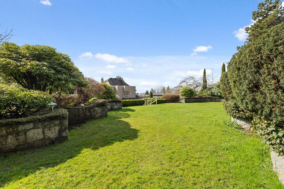 610 1000 Bowron Court North Vancouver, BC - 26