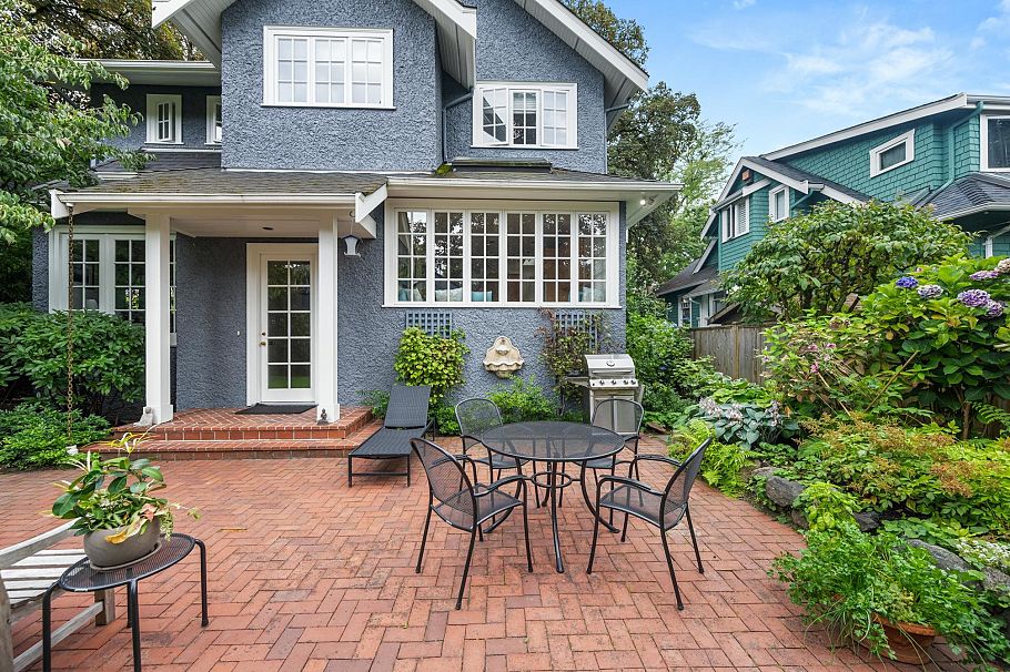 2527 W 37th Avenue Vancouver, BC - 36