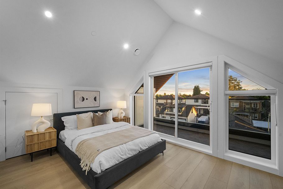 2 2386 E 45th Avenue Vancouver, BC - 14