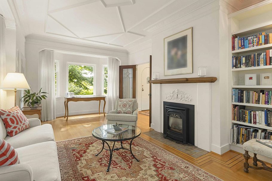 2527 W 37th Avenue Vancouver, BC - 9