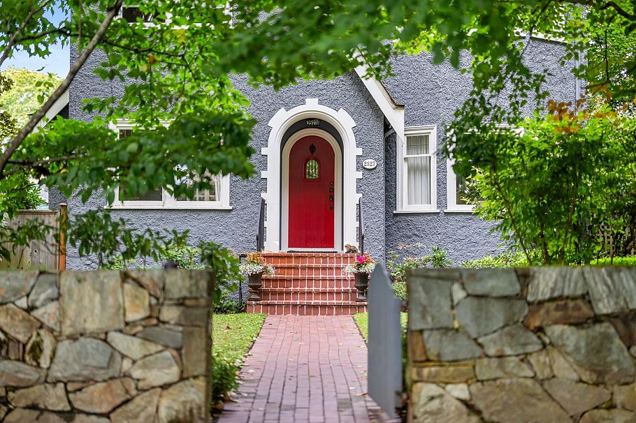 2527 W 37th Avenue Vancouver, BC - 4