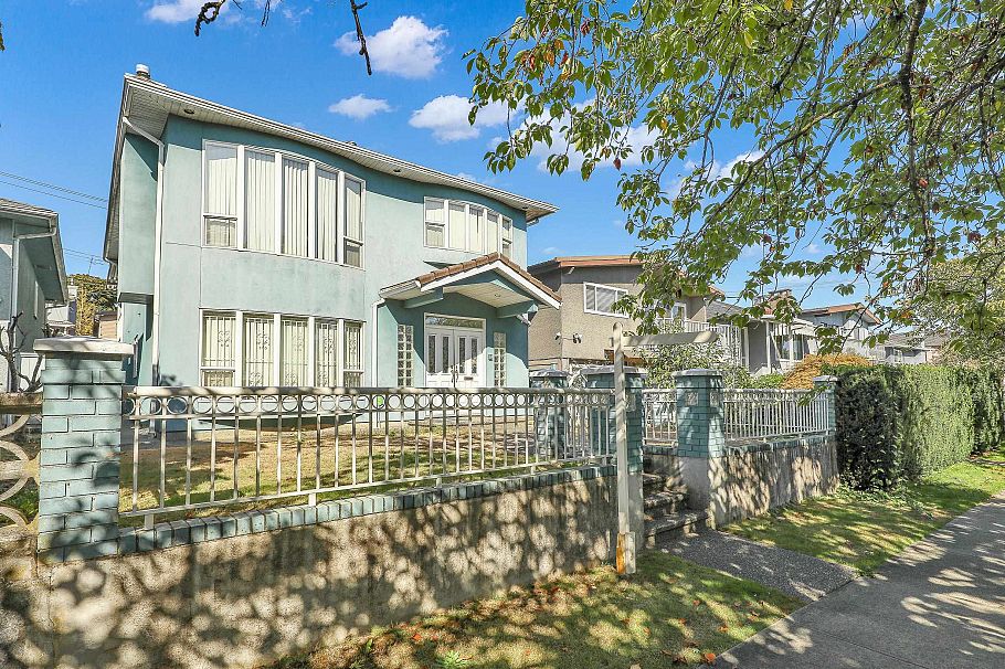 1257 E 60th Avenue Vancouver, BC - 4