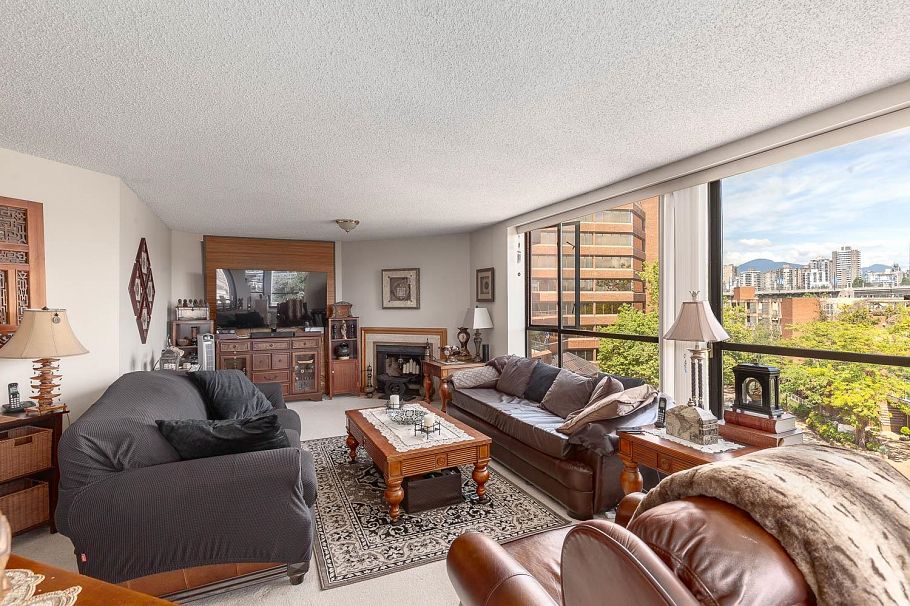411 1450 Pennyfarthing Drive Vancouver, BC - 2